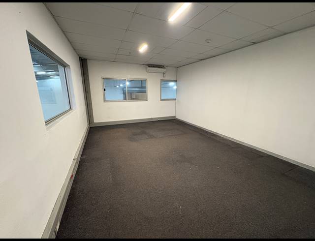 4,701M² WAREHOUSE TO LET IN KEMPTON PARK CENTRAL